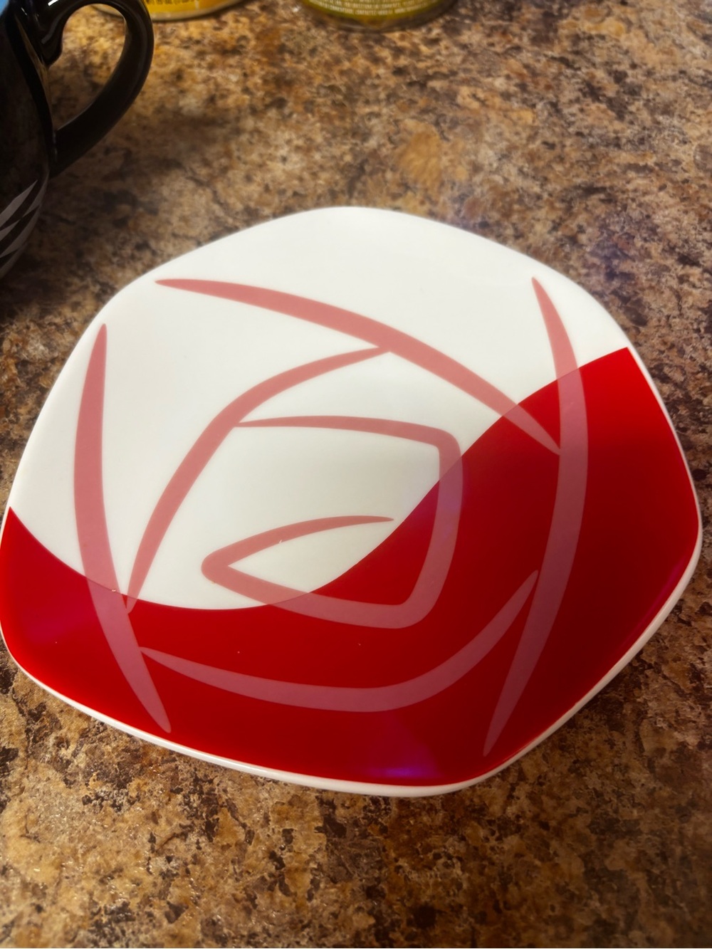 Alice in wonderland Interior Brown Teacup with Red plate and Yellow Tea Infuser - Picture 3 of 4